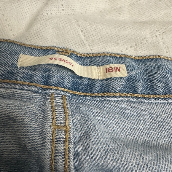 Levis '94 Baggy Jeans Womens Size 18W Blue Denim Straight Leg Light Wash - Picture 3 of 11